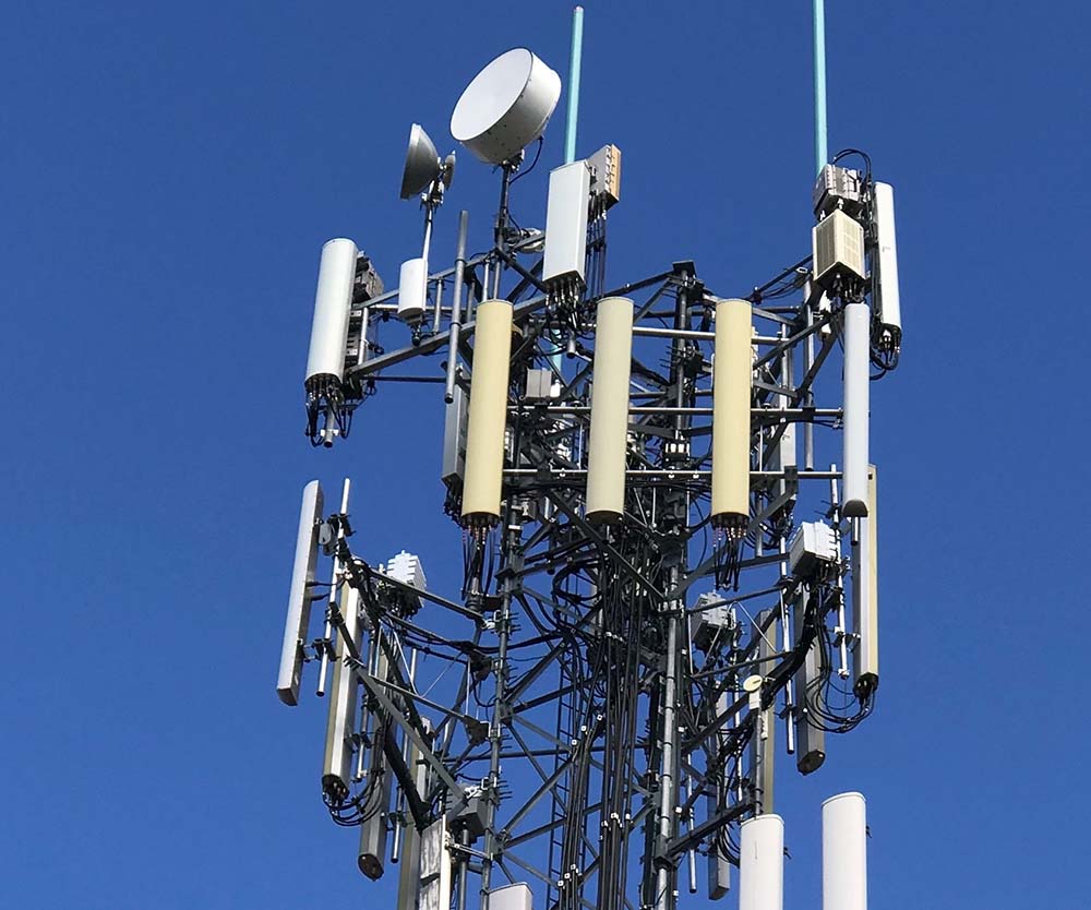 Signaling the future: five telco trends in 2025 | Kearney